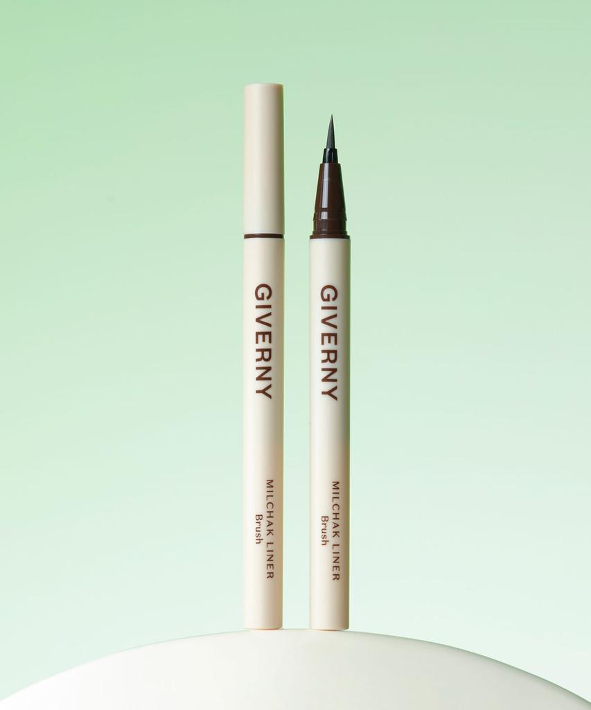 Close-fitting brush liner