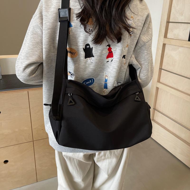 New Temperament and Fashionable Design One Shoulder Crossbody Fashionable Solid Color Retro Fresh Underarm Texture Tote Bag