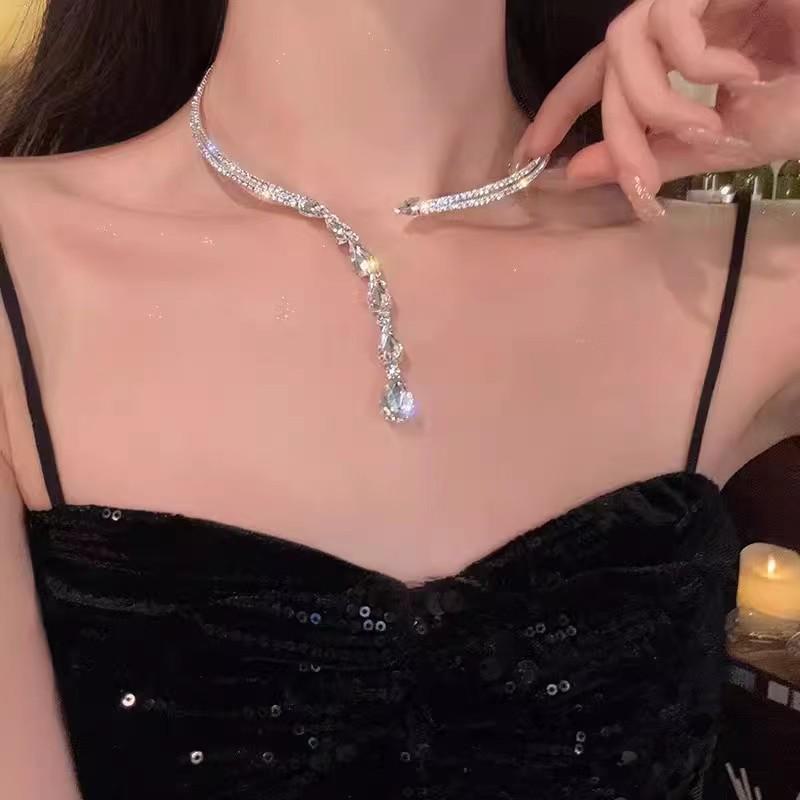 Elegant High-Value Bow Necklace - Advanced Design Clavicle Chain for Girls