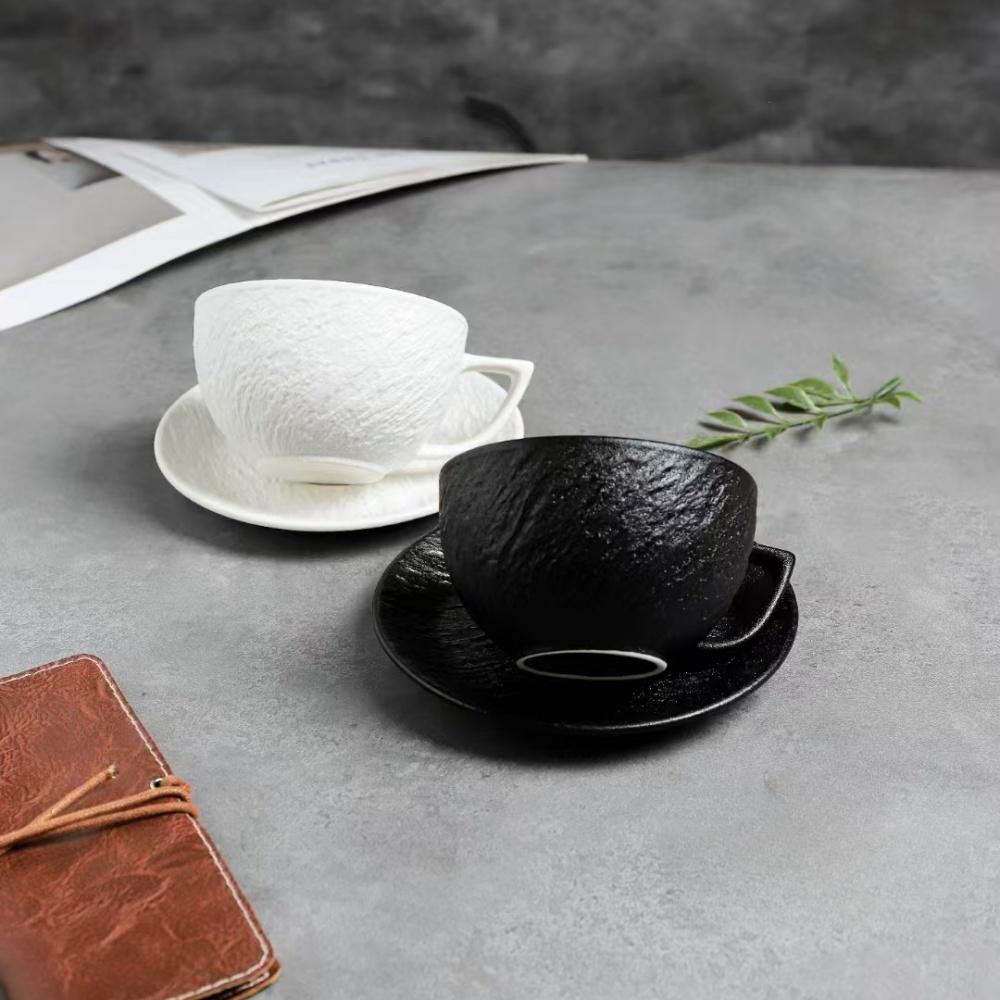 Керамическая кружка для латте с узором камня, изящная чашка для послеобеденного чая, набор черно-белых кружек с круглым блюдцем