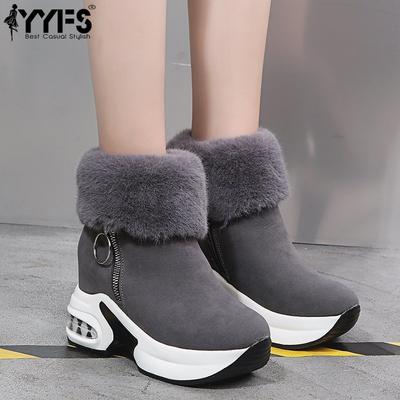 Стильные зимние ботинки большого размера на очень высоком каблуке и с теплой хлопковой подкладкой. Идеально для холодной погоды благодаря подошве с воздушной амортизацией.