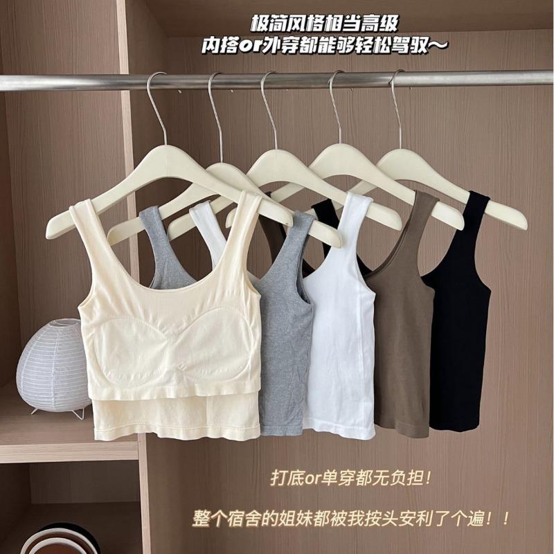 Бесшовная майка с подкладкой на бретелях