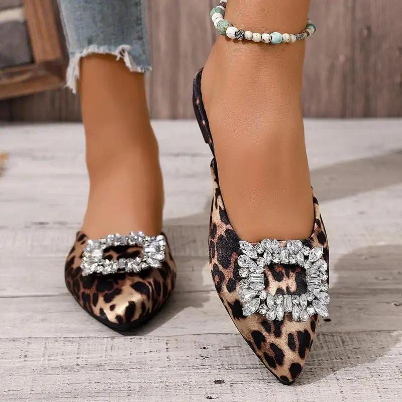 Сексуальные леопардовые туфли-мюли с острым носком женские 2025 летние на плоском каблуке с большой хрустальной пряжкой модные женские туфли
