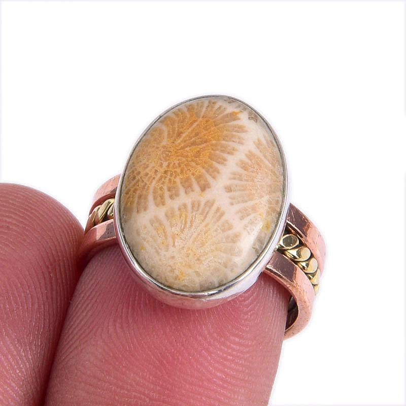 Кольцо из серебра 925 пробы с натуральным ископаемым кораллом и двухцветным драгоценным камнем S.6 Z0f46