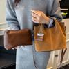 Ретро замшевая портативная сумка-ведро женская 2025 новая мода высококлассное чувство сумка для ребенка и матери сумка для поездок на работу на плечо сумка-мессенджер