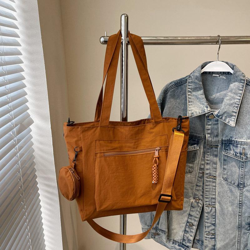 Красивая сумка-тоут, женская, трендовая, портативная, на плечо, 2025 новая, простая однотонная, большой вместимости, сумка-мессенджер