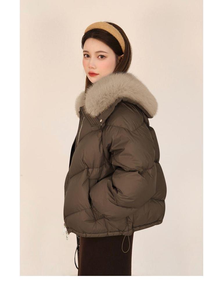 Женская теплая куртка с хлопковой набивкой и меховым воротником цвета хаки/черная - Маленькое зимнее пальто