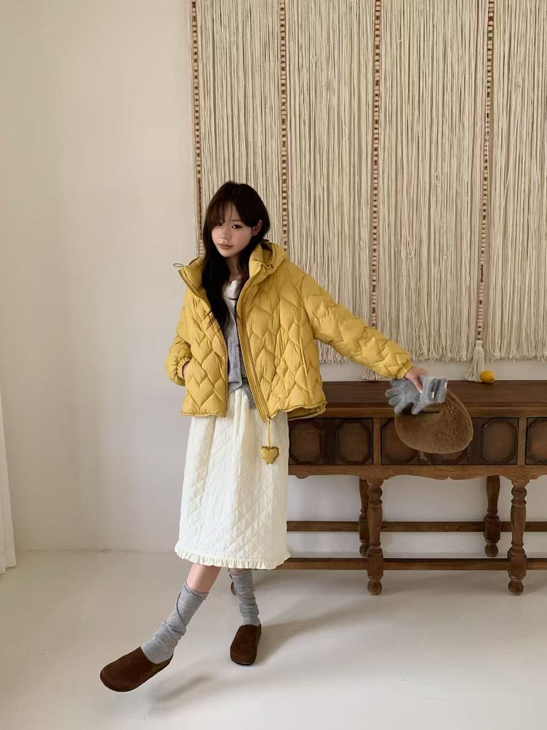 Yu Yan, autumn and winter new rhombus grid thin down jacket women's short loose goose down jacket hooded outside