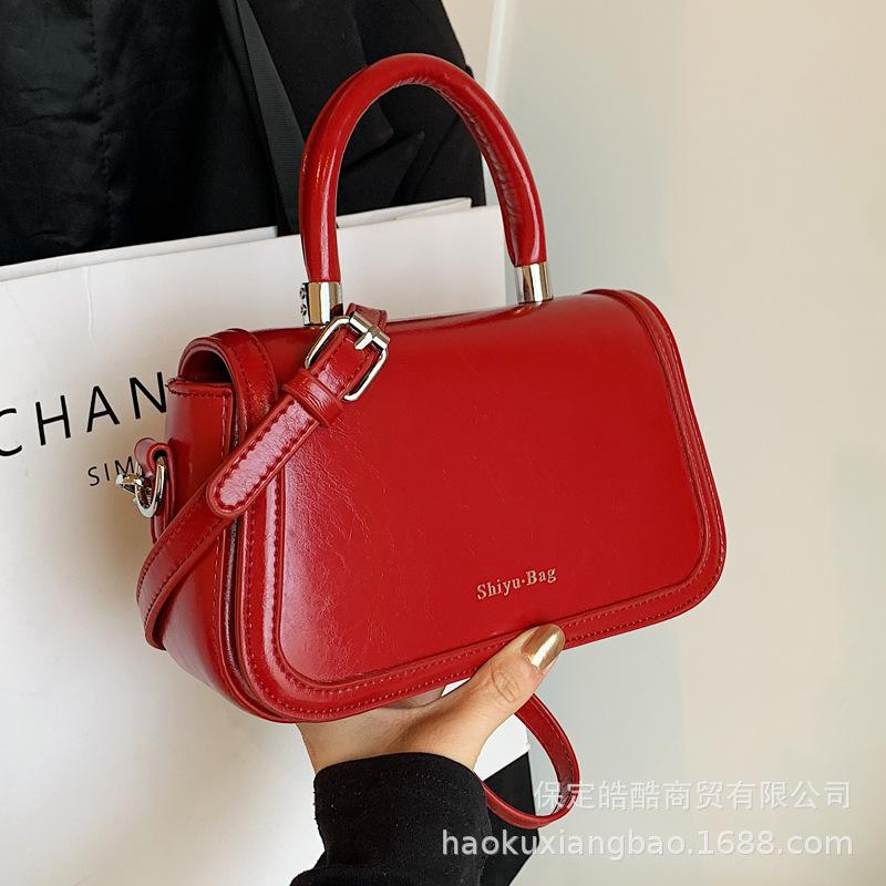 Нишевый дизайн простая и универсальная повседневная сумка женская 2025 лето новая высококлассная сумка-мессенджер маленькая квадратная сумка