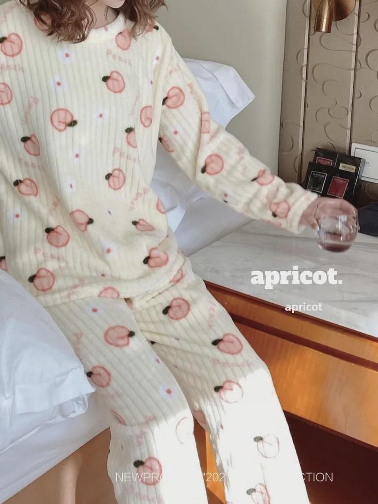 Peach Bear Warm Coral Fleece Pajama Set - Women's Two-Piece Autumn/Winter Loungewear