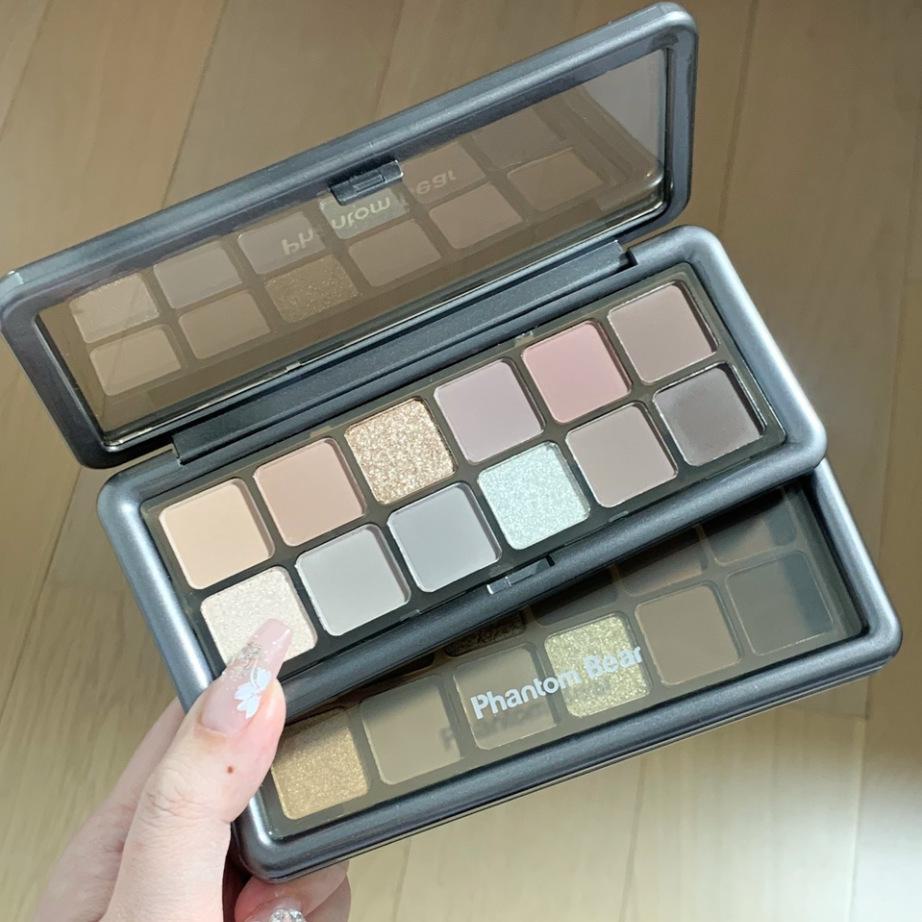 Палитра теней для век Phantom Bear Haze из 12 цветов: Землистые тона в сером, матовом, перламутровом и бриллиантовом исполнении