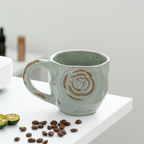 Керамическая кофейная чашка ручной работы с тисненым узором «роза и бамбуковый лист», кружка 290 мл, деревенская текстурированная кружка, подходит для микроволновой печи, штабелируемая, подарок для любителей кофе