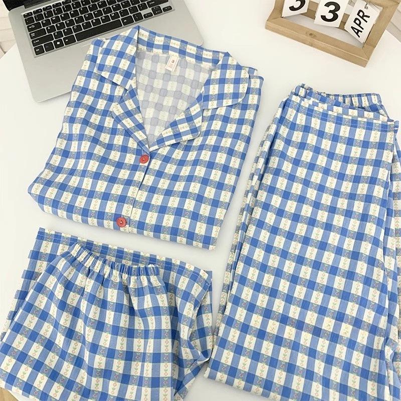 Летняя хлопковая пижама в клетку с цветочным принтом: Женский комплект из трех предметов с коротким рукавом в японском стиле - милая домашняя одежда в стиле интернет-знаменитостей.