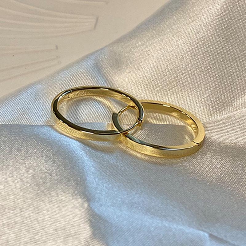 Увеличенные круглые серьги: Уникальный европейский и американский металл, блестящая мода высокого класса для женщин.