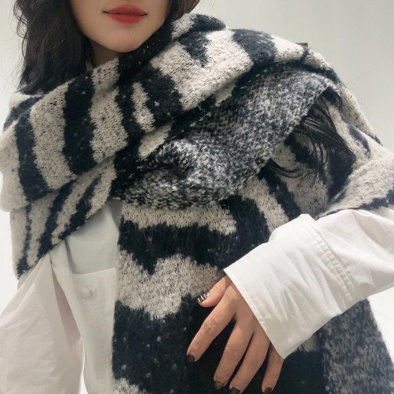 Autumn and Winter Fashion Zebra Pattern Shawl Women's Versatile Thickened Warm Scarf New Imitation Cashmere High-end Shawl Scarf