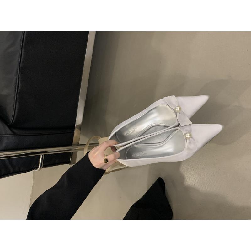 2025 Новогодняя мода женская обувь острый носок неглубокий вырез тип с жемчужной пряжкой высокий каблук тонкий каблук для работы маленькие кожаные туфли женские одинарные