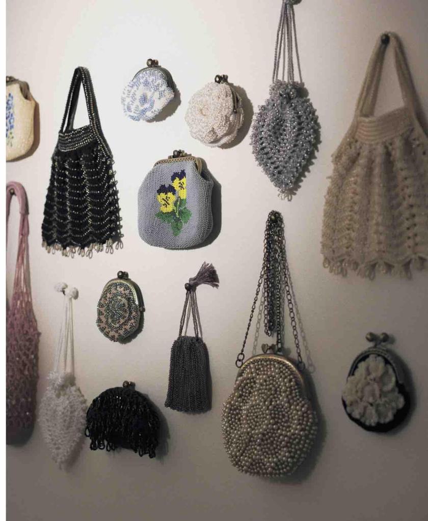 Crochet Stylish Beaded Pouches & Bags (Heart Warming Life Series)