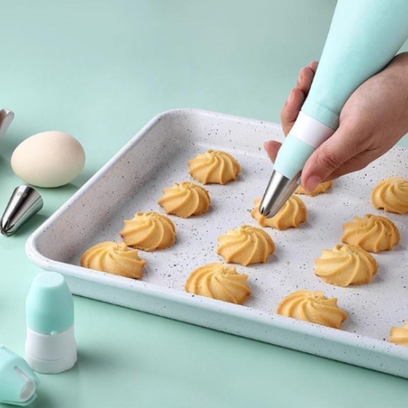 Butter Piping Bag Kit 34PCS Reusable Cake Decorator Nozzles and Scraper All in One DIY Baking Tools for Home Kitchen Parties
