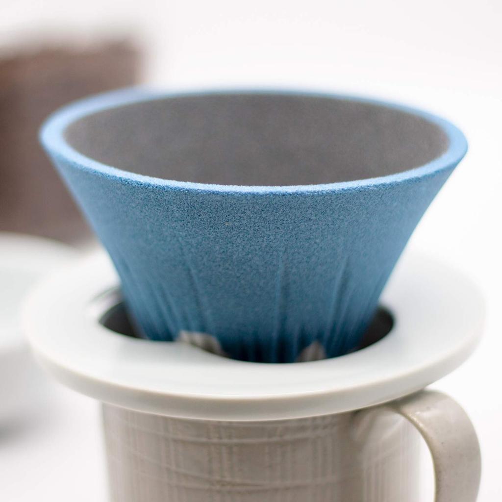 Фильтр-капельница для кофе COFIL Fuji с керамическим фильтром, специальным основанием и блюдцем, синяя 1390400501