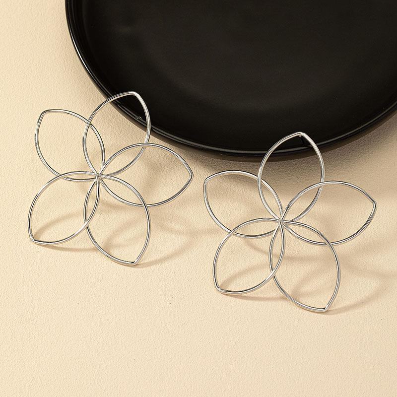 Серьги в корейском стиле, ретро, с полыми цветами: Элегантный нишевый дизайн для женщин