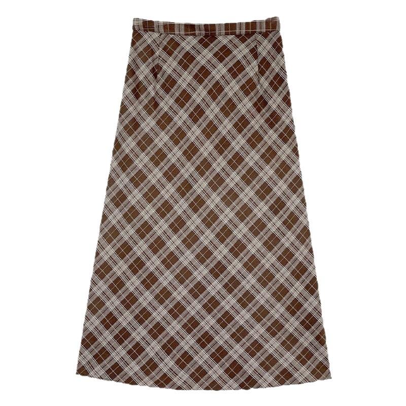 Клетчатая юбка средней длины с флисовой подкладкой - Зимняя коллекция 2025: Универсальная юбка в стиле милк-ти
