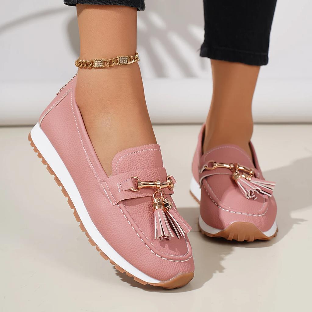 Женские лоферы слипоны с кисточками, лето 2025, с круглым носком, на танкетке и низком каблуке, туфли с мягкой подошвой и нескользящей подошвой, повседневная обувь