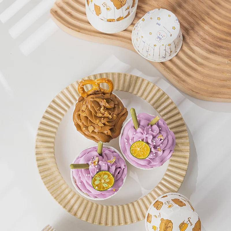 Бумажная форма для кексов с новогодним рисунком — термостойкая, с загнутыми краями для выпечки на год Змеи