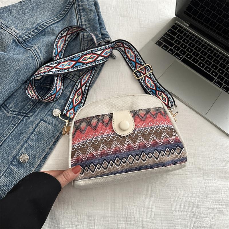 Ethnic Style and Personalized Trendy Women's Bag In Spring New Style Fashionable  Simple  Large Capacity Retro One-shoulder Crossbody Small Square Bag