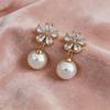 Gentle French flower imitation pearl earrings for women, daily sweet ear studs, temperament versatile internet-famous fashion ear accessories