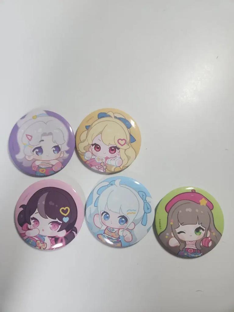 Idol merchandise character badge set