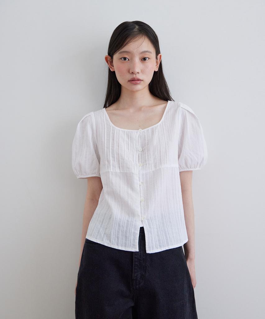 STEP AROUND Tuck Detail Puff Blouse_White