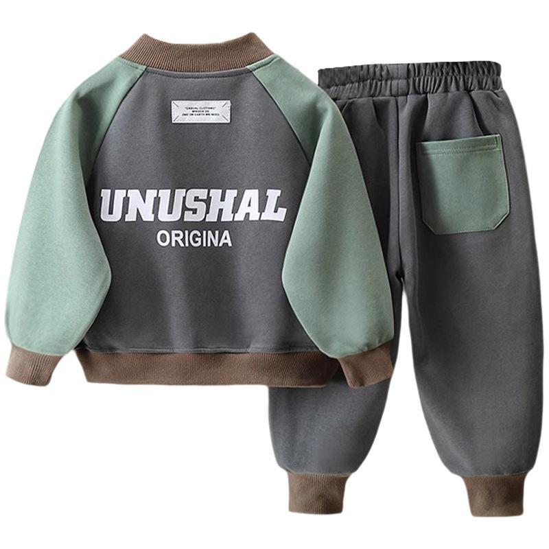 Детский зимний костюм модный мальчиковый осенне-зимний свитер комплект из двух предметов 2024 осенняя одежда бархат мальчиковая зимняя одежда интегрированный бархат