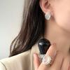 Серьги класса люкс из белого халцедона, нестандартное открывающееся кольцо в ленивом стиле