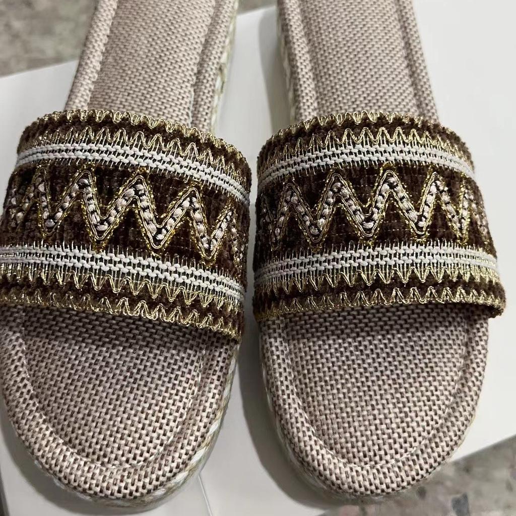 2024 Summer Women's Thick Soled Fish Mouth Hemp Rope Fashion Slippers Bohemian Woven Slippers