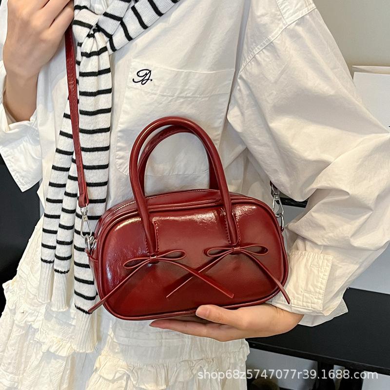 Red Bow Baguette Underarm Bag Women's 2025 New Fashion Commuter Premium Sense Bag Portable Shoulder Bag
