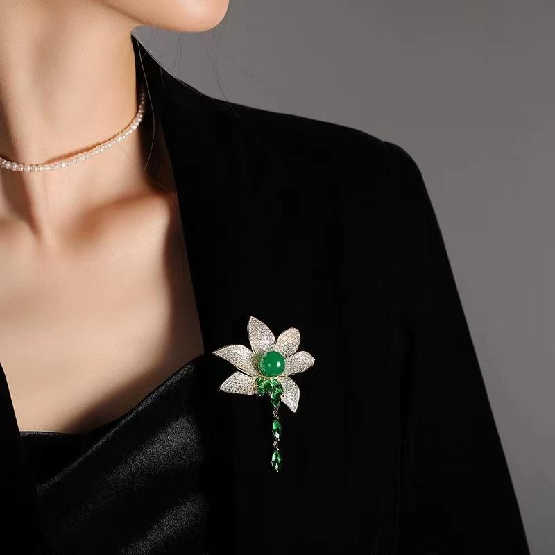 Элегантный зеленый лотос, роскошная подвеска с кубическим цирконием, броши, булавки для женщин, изысканный растительный костюм, платье, корсаж, подарок