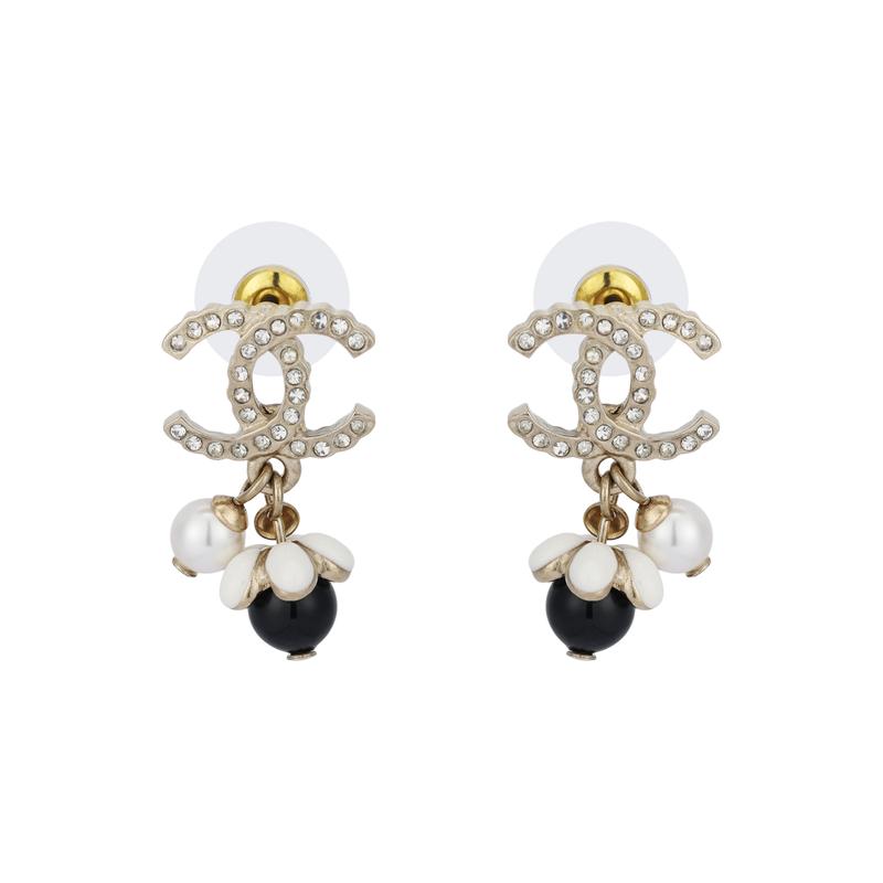 Chanel Серьги с жемчугом Double C Золотой/Жемчужно-белый/Черно-белый Стеклянный жемчуг Женские