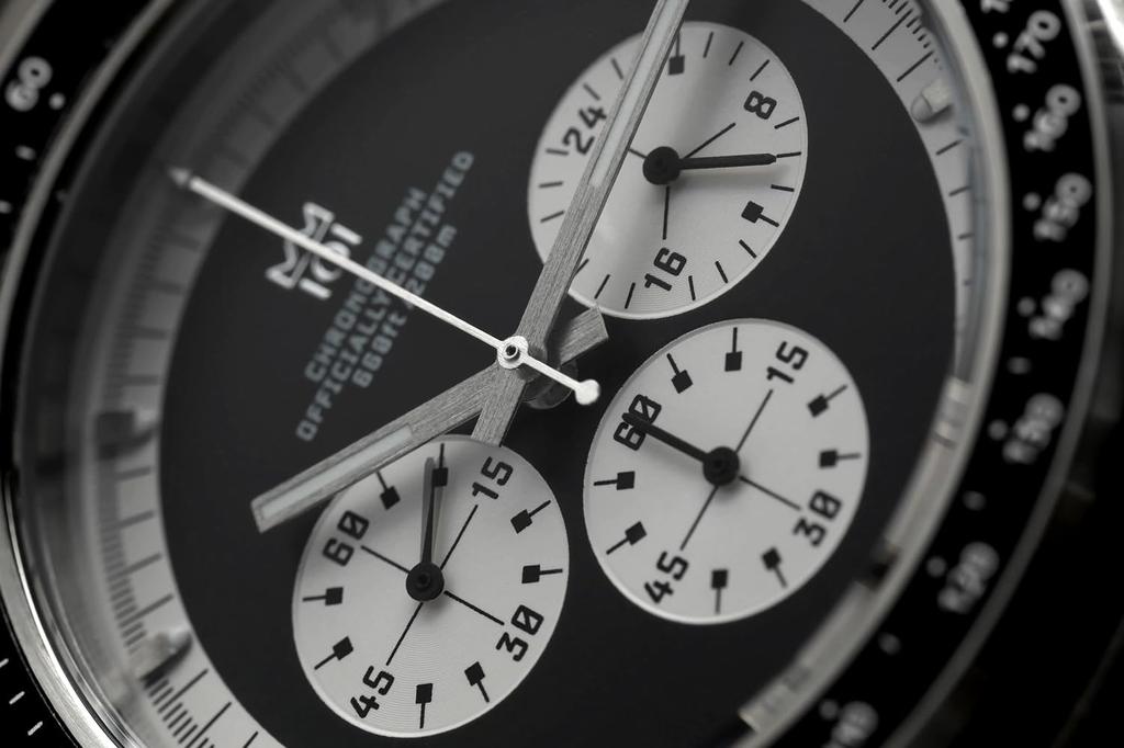 New Model [HYAKUICHI 101] Classic Chronograph, No Date, 200m Water Resistant, Center Chronograph, Men's, Black Panda