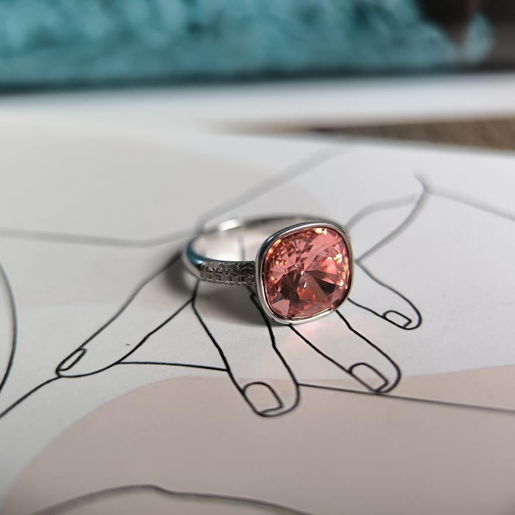 Серебряное кольцо с фианитами, вес изделия 4,34 гр (60002281)