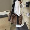 Холщовая сумка с леопардовым принтом для женщин с большой вместимостью, новая повседневная летняя универсальная сумка на одно плечо для поездок в колледж