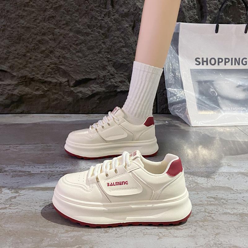 Little white shoes women show their feet in autumn 2025 new breathable casual fashion versatile thick-soled non-slip sports shoes
