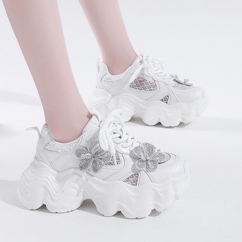 Европейские туфли на толстой подошве с горным хрусталем, женские, лето 2025, новая сетчатая дышащая обувь для спорта и отдыха с увеличением роста, тренд