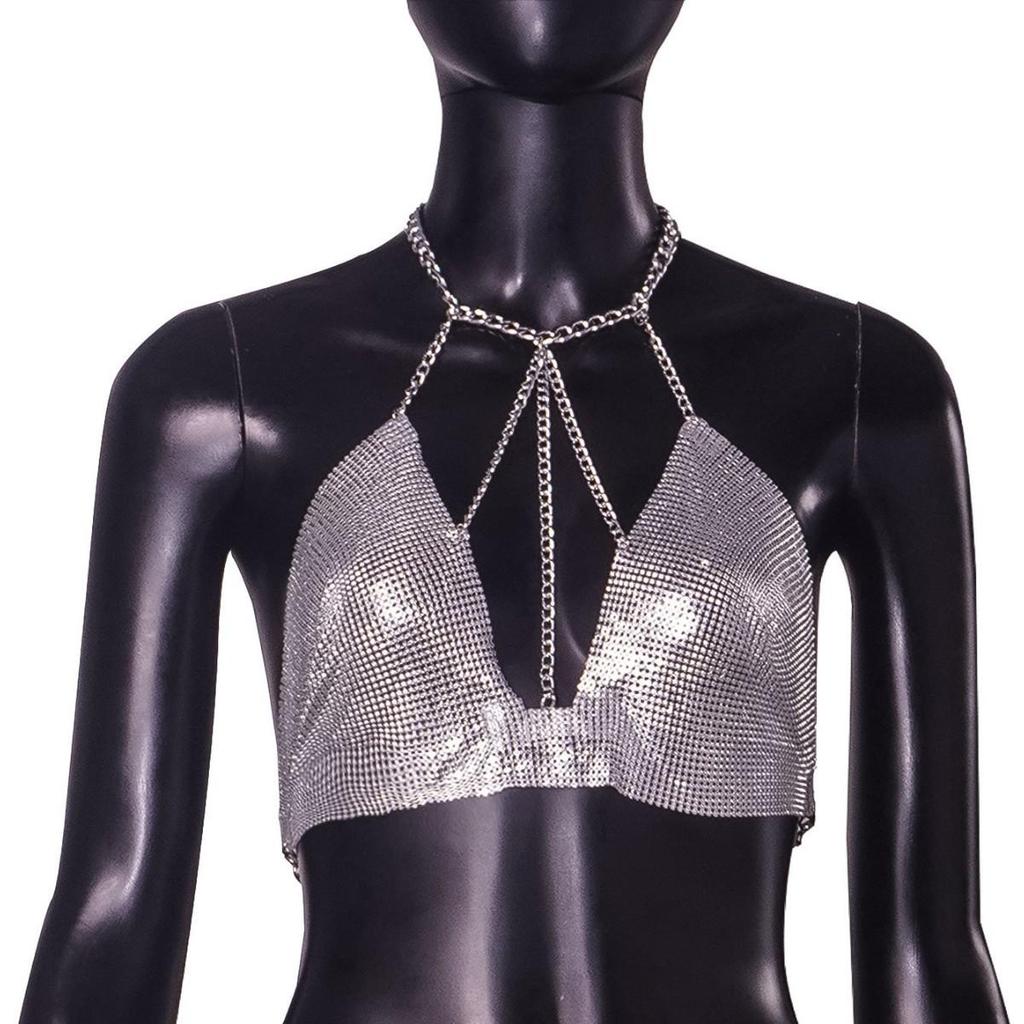 Европейский музыкальный фестиваль 2024 года. Топ-труба с металлической цепочкой и открытой спиной. Сексуальный топ
