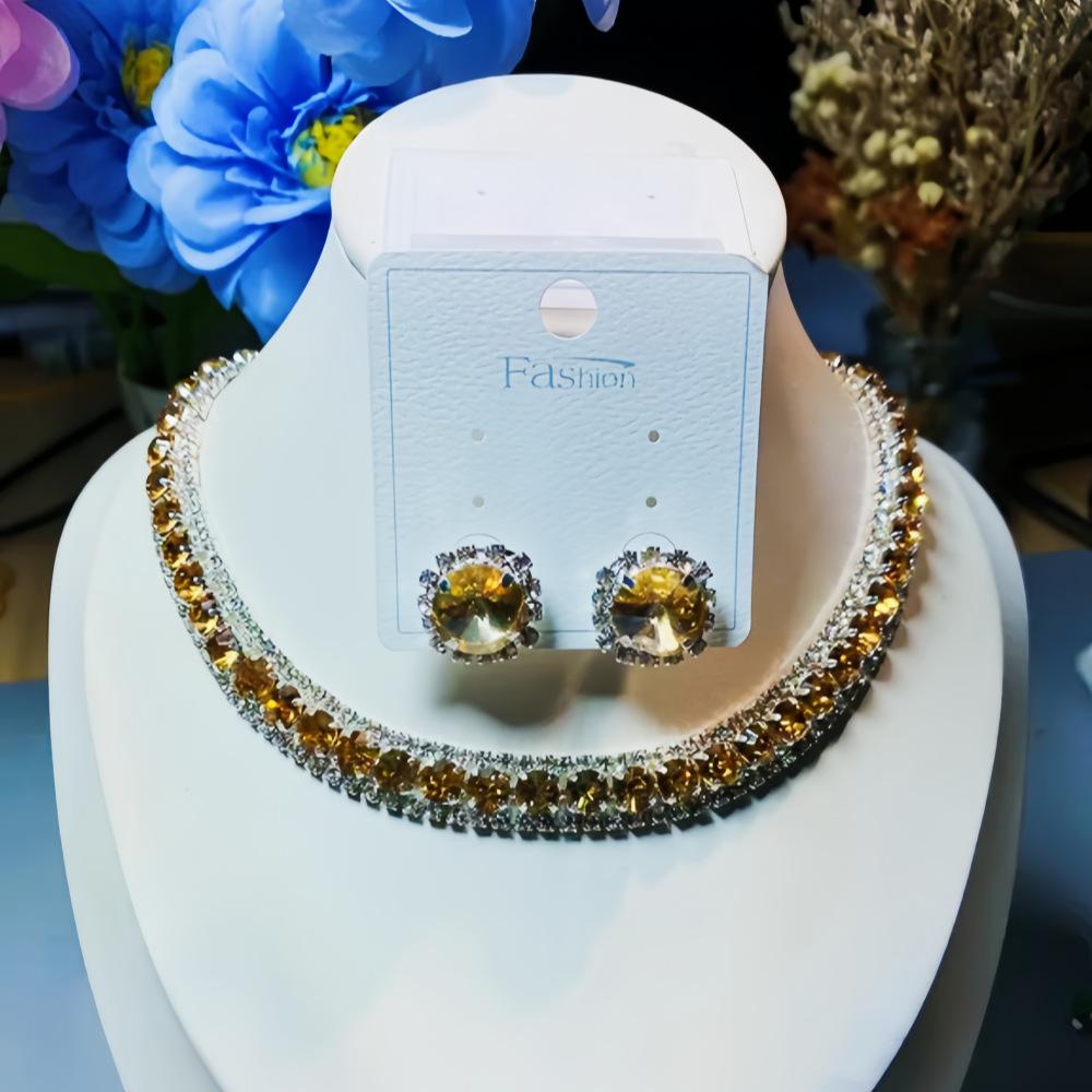 Квадратные Серьги-Гвоздики с Алмазами Ожерелье Комплект из Двух Предметов Модные Элегантные Серьги Высокого Класса Нишевые Универсальные Серьги для Женщин