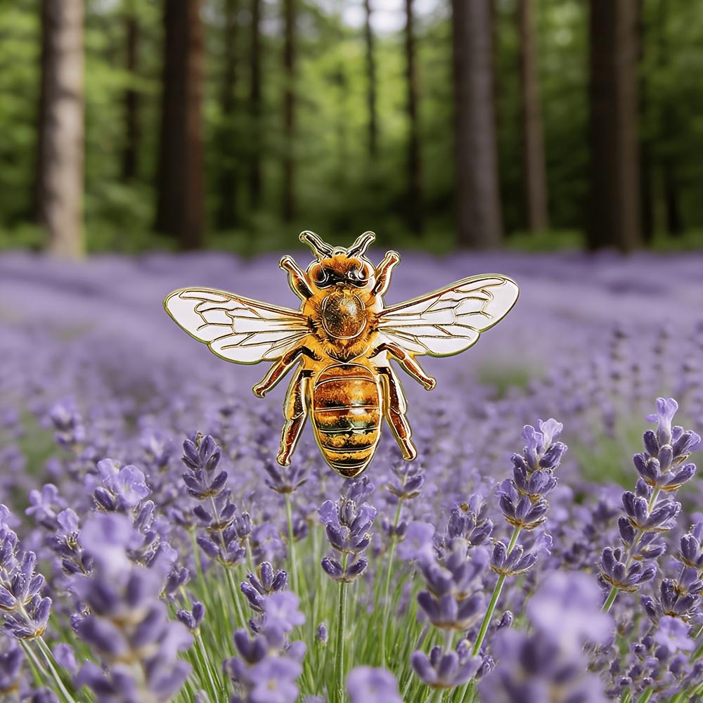 Realistic Bee Metal Enamel Brooch | Simulated Insect Badge, Nature Lover's Accessory
