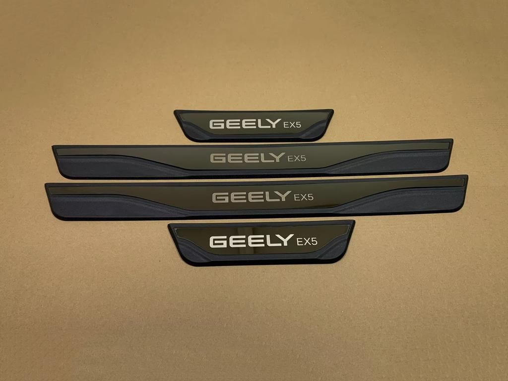 Для Geely EX5 EX 5 2020 2021 2022 2023 2024 2025 Накладка на порог двери автомобиля Защитная накладка на порог Защитная отделка Педаль Автомобильные аксессуары