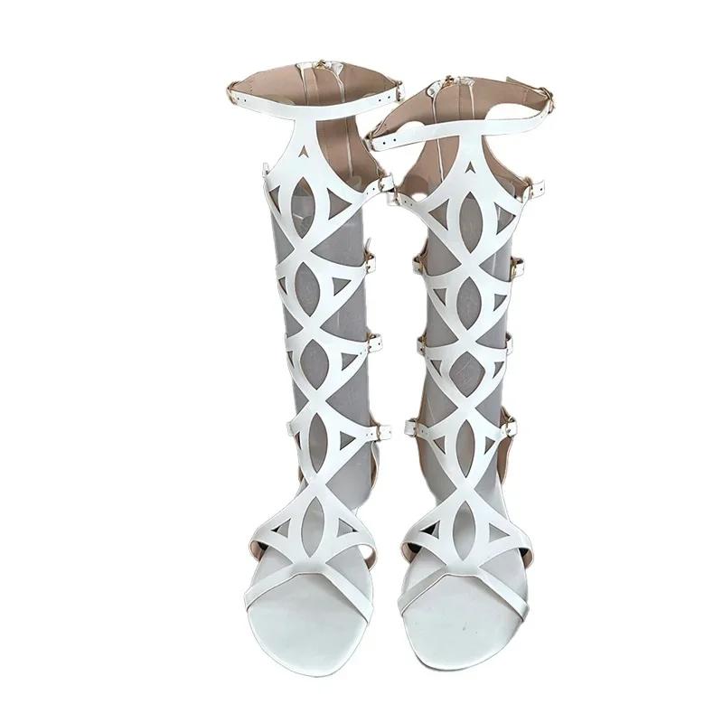 Бело-черные сапоги на низком каблуке до колена, женские сандалии, открытый носок, пряжка на ремне, полая удобная молния сзади, римские туфли