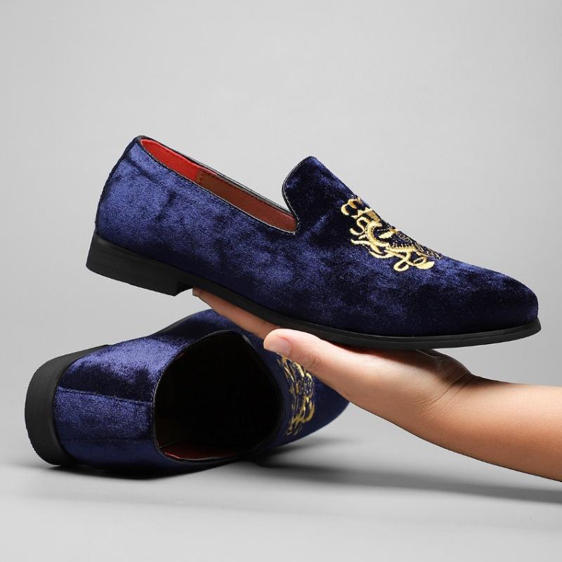 Новые мужские остроносые вышитые бархатные слипоны, туфли, дизайнерские лоферы британского джентльмена, мокасины, обувь для свадебного платья