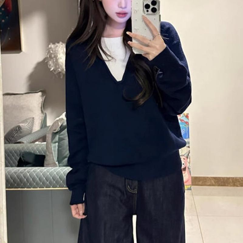 Женский вязаный свитер с V-образным вырезом и эффектом двухслойности, в цветовой гамме, с новым дизайнерским чувством для осени и зимы, тонкий пуловер для женщин