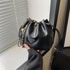 Повседневная маленькая сумка для женщин Весна Новая однотонная Простая и модная корейская версия красивой сумки кроссбоди Ins Сумка-ведро